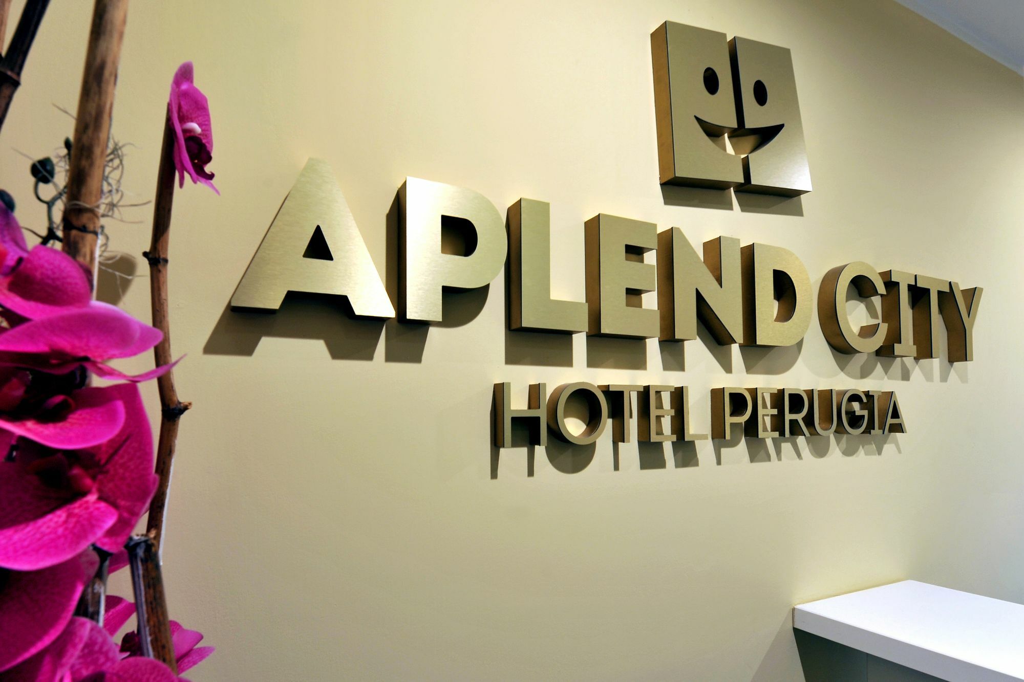 Aplend City Laurinska 11 Bratislava Buitenkant foto